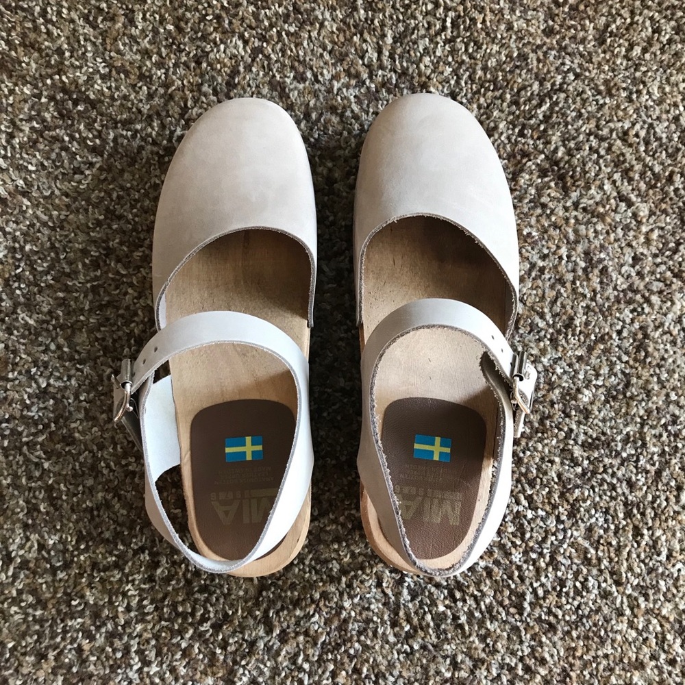 BRAND NEW MIA CLOGS